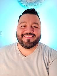 Arnold Rocha's Instagram, Twitter & Facebook