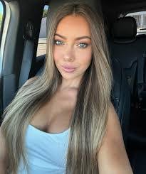 Jenny Rose's Instagram, Twitter & Facebook