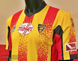 Ai nastri di partenza del campionato di serie b il lecce che tenterà la scalata per il ritorno in serie a dopo l'amara retrocessione della scorsa stagione. Ecco Le Nuove Maglie Del Lecce 2020 21 Leccezionale Salento