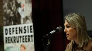 Il s'agit de ludivine dedonder, la ministre de la défense. Armee Belge Un Comite Recommande La Nomination Ou La Promotion De Vingt Generaux Dont Une Femme