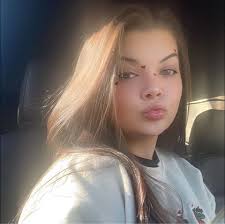 Who specializes in toddler cuts with curly hair?