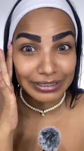 Para yaaaaa con esas cejas 😫😫😫