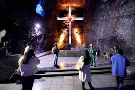 El diseño arquitectónico y artístico de la nueva catedral de sal, es propio del arquitecto bogotano roswell garavito pearl. La Catedral De Sal De Zipaquira Reabrio Tras Mas De Seis Meses Cerrada El Universal Cartagena