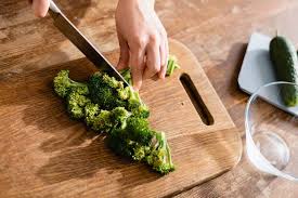 Jika ya, pertahankan kebiasaan tersebut karena mentimun termasuk sayur yang bagus untuk diet. 5 Sayuran Ini Cocok Dikonsumsi Untuk Diet Dan Menurunkan Berat Badan Halaman All Kompas Com