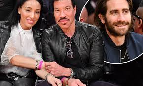 20,795,792 likes · 6,153 talking about this. Lionel Richie And Jake Gyllenhaal Enjoy Watching La Lakers Victory Game Daily Mail Online