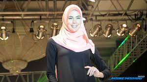 Datin farah haryani, dari seorang guru sehingga bergelar usahawan ariani. Siti Nurhaliza Keluarkan Koleksi Tudung Dengan Ariani Mynewshub