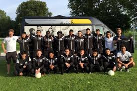 Voller name fußball club emmendingen 1903 e.v. Emmendingen Fussball Die A2 Junioren Des Fc Emmendingen Mit Neuen Trainingsanzugen Ausgestattet Tatkraftige Unterstutzung Des Modefachgeschafts Studio K Regiotrends