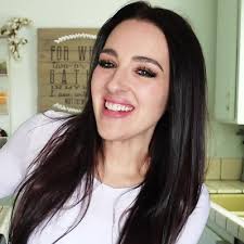 Isabella Quick's Instagram, Twitter & Facebook