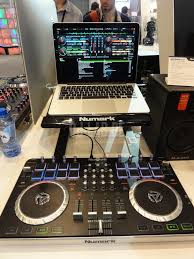This is a pro grade class compliant audio interface with two headphone outputs and main output for connecting to pa systems or mixers. Numark Mixtrack Quad 4 Deck Controller Fur Virtual Dj Musikmesse 2013