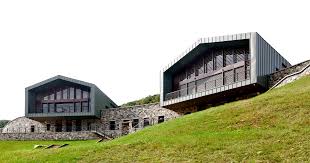 Case in collina con vista sul lago &ndash; p+A products