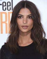 Ратаковски родилась 7 июня 1991 года в лондонском районе. Emily Ratajkowski Haarschnitt Lange Haare Lange Braune Haare Haarschnitt Ideen