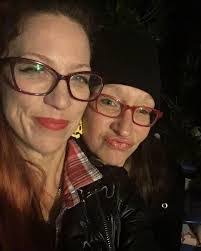 Amber Souder's Instagram, Twitter & Facebook