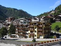 The excellent location at the foot of the civetta, together with the ski area and ice rink, make alleghe the. Ferienwohnungen Casa Civetta Alleghe Monte Civetta