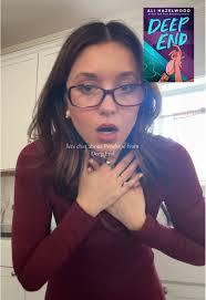 I have to know everyone elses thoughts bc wtf what that switch up…. NAHHHH  #deepend #booktok #bookreviews #alihazelwood #spicybooks