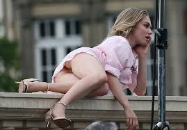 Amanda Seyfried upskirt pussy | Best Celebrity Nude scenes