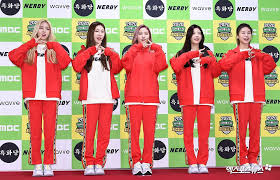 Same goes with yoohyeon and sunmi.sunmi is yoohyeon's sunbae and 5 years older than her, so i don't know whether to count them as buddies. Update More Idols Arrive At 2020 Idol Star Athletics Championships New Year Special For Filming Soompi