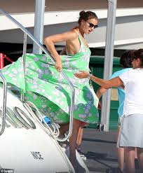 Irina shayk a eu du mal à contenir son émotion hier soir lorsque son compagnon depuis trois ans, cristiano ronaldo, a remporté le deuxième ballon d'or de sa carrière. Irina Shayk Carries Cristiano Ronaldo Jr Around As She Enjoys Holiday In St Tropez With Her Footballer Beau Daily Mail Online