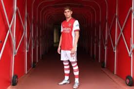 Become a free digital member to get exclusive content. Arsenal Fans Celebrate Emile Smith Rowe S New Contract