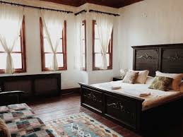 Sevgili Dostlar Yolunuzu Bolu Mudurnu Ilcesine Cevirmeye Ne Dersiniz Gecen Ay Gittigim Bolu Mudurnu Daki Kaldigim Oda Burasi Abant Oteller Alanlar Carsaflar