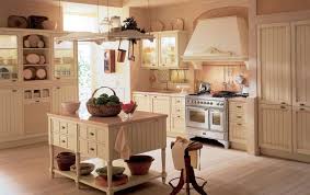 Color legno, bianche o con colorazioni specifiche; Pin Su Country House