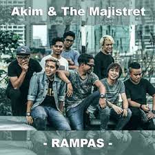 verse 1 air mata separuh mati yang ditahan diberhentikan lekuk kelopak dingin tubuh terkulai diam tak bernadi tangan bersaksi kita bergenggam. Lirik Lagu Rampas Akim The Majistret Lirik Maknyus