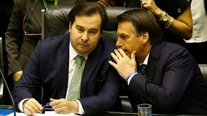 Para maia, bolsonaro cometeu erros no combate à pandemia do novo coronavírus, minimizando a perda das quase cem mil vidas perdidas, mas nenhuma das ações do presidente justifica um. Ap0koroq8hojnm