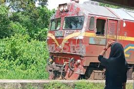 Ets ets (atau dikenali sebagai eletric train service) merupakan sebuah keretapi antara bandar yang dioperasi oleh keretapi tanah melayu berhad (ktmb) pada. Saya Tak Mahu Anak Membesar Tak Kenal Ayah Pasangan Guru Duka Lara Viral Mstar