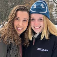 Ashley Henneberger (@ashleyh3nny)