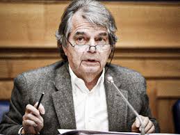 Da non credere. Brunetta si è aumentato lo stipendio al CNEL, da 250 a  310mila euro all'anno. E con lui tutti i suoi dirigenti, facendo  raddoppiare la spesa per le retribuzioni del