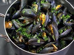 Moules Mariniere Et Frites Fraiches Comme A La Braderie De Lille Recette Par Chef Simon Recette Recette Moules Marinieres Recettes De Cuisine Recette Moules