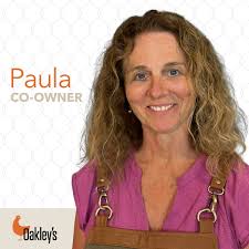 Hi! We're Oakley's, De Pere's newest brunch spot opening in early August.  🥞 We're owned and operated by the talented son-and-mom duo, Eric Hunsader  & Paula Sproat. Eric is a Green Bay