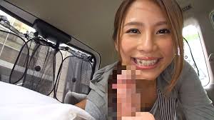 超S級美人妻杏さんを買い物帰りにナンパ！からの繁華街のド真ん中で車内フェラ - アダルト動画 ソクミル