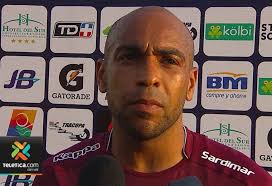 Alexánder Robinson volvió a ser titular después de ocho meses