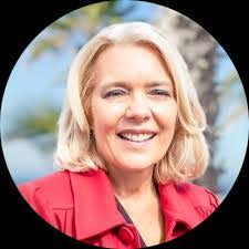 Patti Cameron's Instagram, Twitter & Facebook