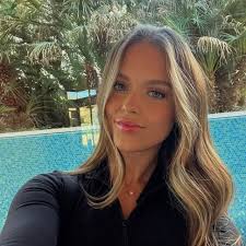 Kayla Bacon's Instagram, Twitter & Facebook