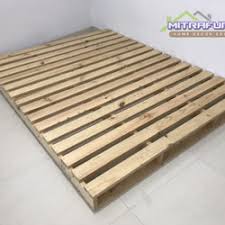 Salah satu penampakkan yang khas dari kayu palet ini adalah bentuk rangkaian yang sederhana, ini karena kayu palet memang di persiapkan untuk memikul pemilihan soft furnishing untuk penutup kasurnya tentu di sesuaikan dengan minat sang desainernya. Jual Dipan Kayu Palet Murah Harga Terbaru 2021