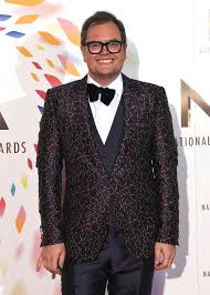 The greatest show on bbc one. Alan Carr S Throwback Snap Of Younger Self Looks Like Curtis Pritchard