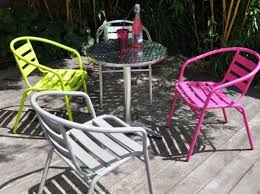 salon de jardin pas cher notre selection de meubles canons pour le jardin elle decoration meuble jardin table et chaises mobilier jardin