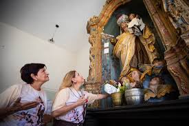 Devoção e fé: conheça a história de voluntárias que ajudam a fazer a festa de Nossa Senhora do Carmo