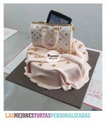 También tenemos postres y tortas tradicionales (con opciones sin azúcar y sin gluten), galletas, brownies, merengues y muchos otros detalles para regalar y sorprender. Torta Bolso Louis Vuitton Tortas Decoradas Y Personalizadas Picture Of Paami Brownies Y Pasteleria Bogota Tripadvisor