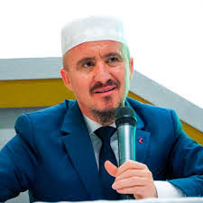 Egi Cela's Instagram, Twitter & Facebook