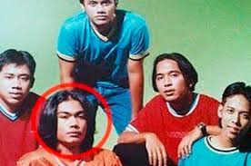 Kali ini istri ku langsung berbaring dan melahap p3nis kami berdua seolah dia tak pernah puas dengan p*nis ku fantasi s3x ku yang tak biasa , entah kenapa libido ku bergejolak ketika melihat istri ku bercinta dengan pria lain di depan mata ku. Korang Masih Ingat Tak Penyanyi Lagu Memori Sekuntum Rindu Along Spoon Inilah Misteri Disebalik Pembunuhan Penyanyi Along Spoon Hello