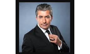 Edinilen bilgiye göre kırmızı oda dizisinde sadi karakterini canlandıran erkan petekkaya diziye kısa sürede veda edecek. Erkan Petekkaya Gel Dese Ask Dizisinde Sarsilan Imajini Kirmizi Oda Da Duzeltti