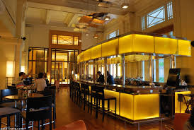 Post Bar At The Fullerton Hotel Singapore Featuring Sumptuous Cocktails In The Splendor Of Restored Heritage Building Asia Bars Restaurants