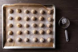 They are flat and from time to time can have small lips on. The 8 Best Baking Sheets In 2021