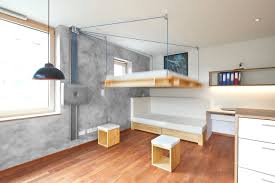 Die abmessungen liegen üblicherweise bei 140 x 210 cm und 145 x 210 cm für einzelbetten und schlafsofas beziehungsweise 280 x 210 cm und 290 x 210 cm für doppelbetten. In Dieser Mini Wohnung Verschwindet Das Bett Unter Der Decke