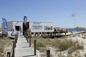 Mais de 50 elementos dos bombeiros de cacilhas, almada, trafaria, seixal e almada estiveram no local a combater o fogo. Visao Copo Na Mao Pe Na Areia No Novo Ocean S Beach Bar Na Praia Do Castelo