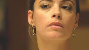 En novembre 2013, annette bening rejoint la distribution du film 5. Cinema Berenice Bejo Regarde Toujours Le Prochain Defi
