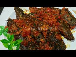 Namun sahabat fimela, ikan lele juga bisa dimasak menjadi ikan lele bumbu balado pedas manis yang enak. Lele Bumbu Rica Rica I Cara Membuat Lele Bumbu Rica Rica Kemangi Youtube