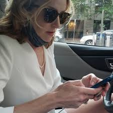 Clare Willis (@clarewithnoi)